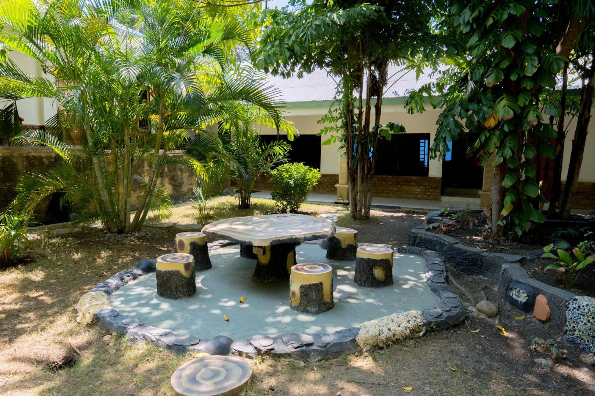 Hotel Green Prundi Labuan Bajo Exterior photo