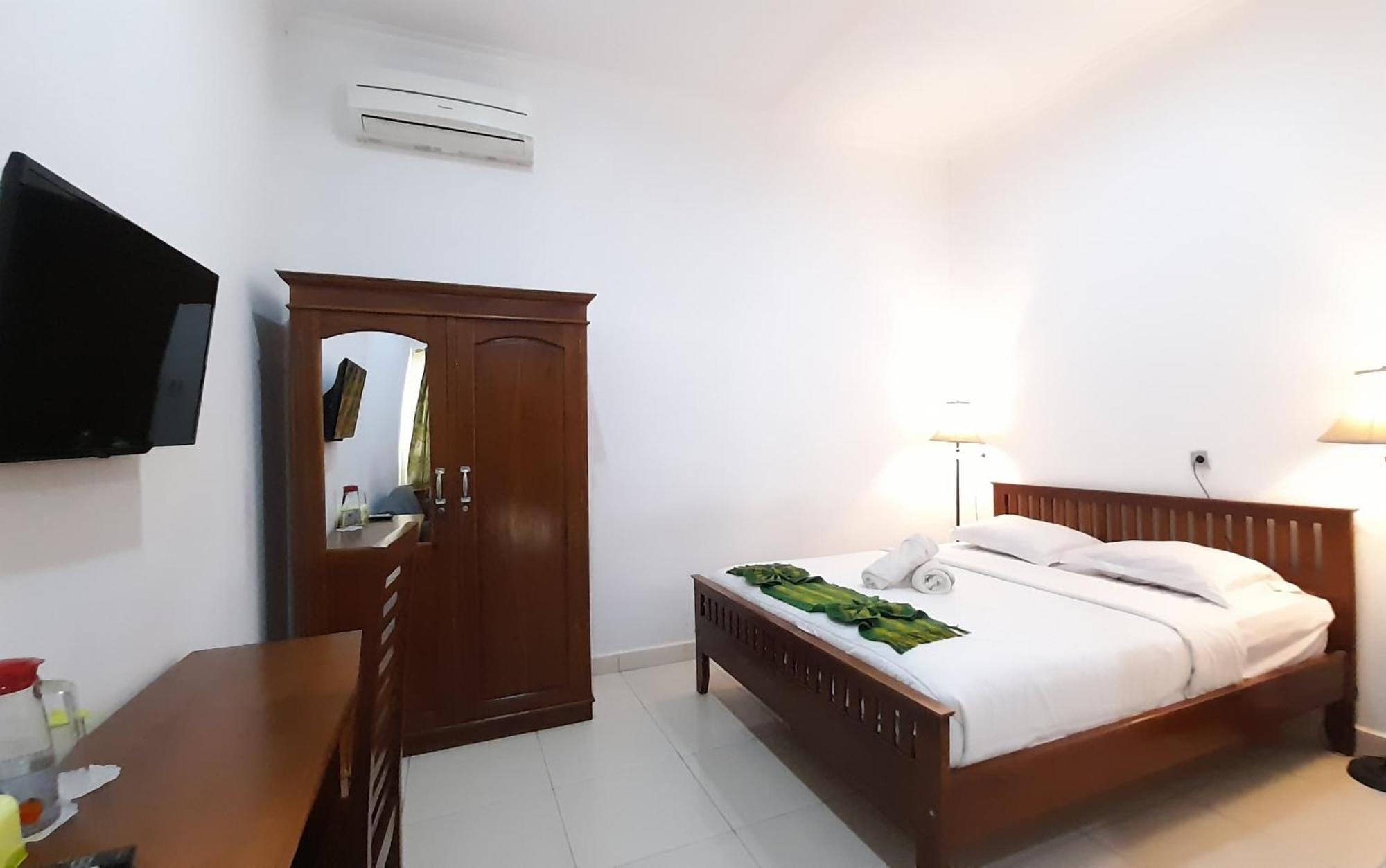 Hotel Green Prundi Labuan Bajo Exterior photo